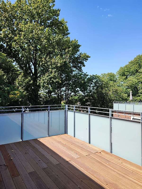 Dachterrasse mit Blick ins Grüne