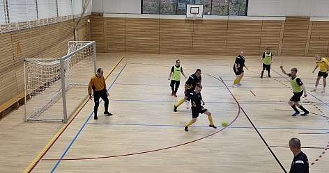 Fussballspiel in der Halle